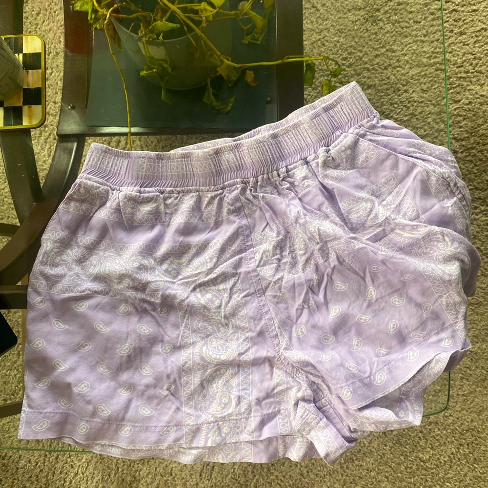 Guess Shorts w/ pockets, Size S/P